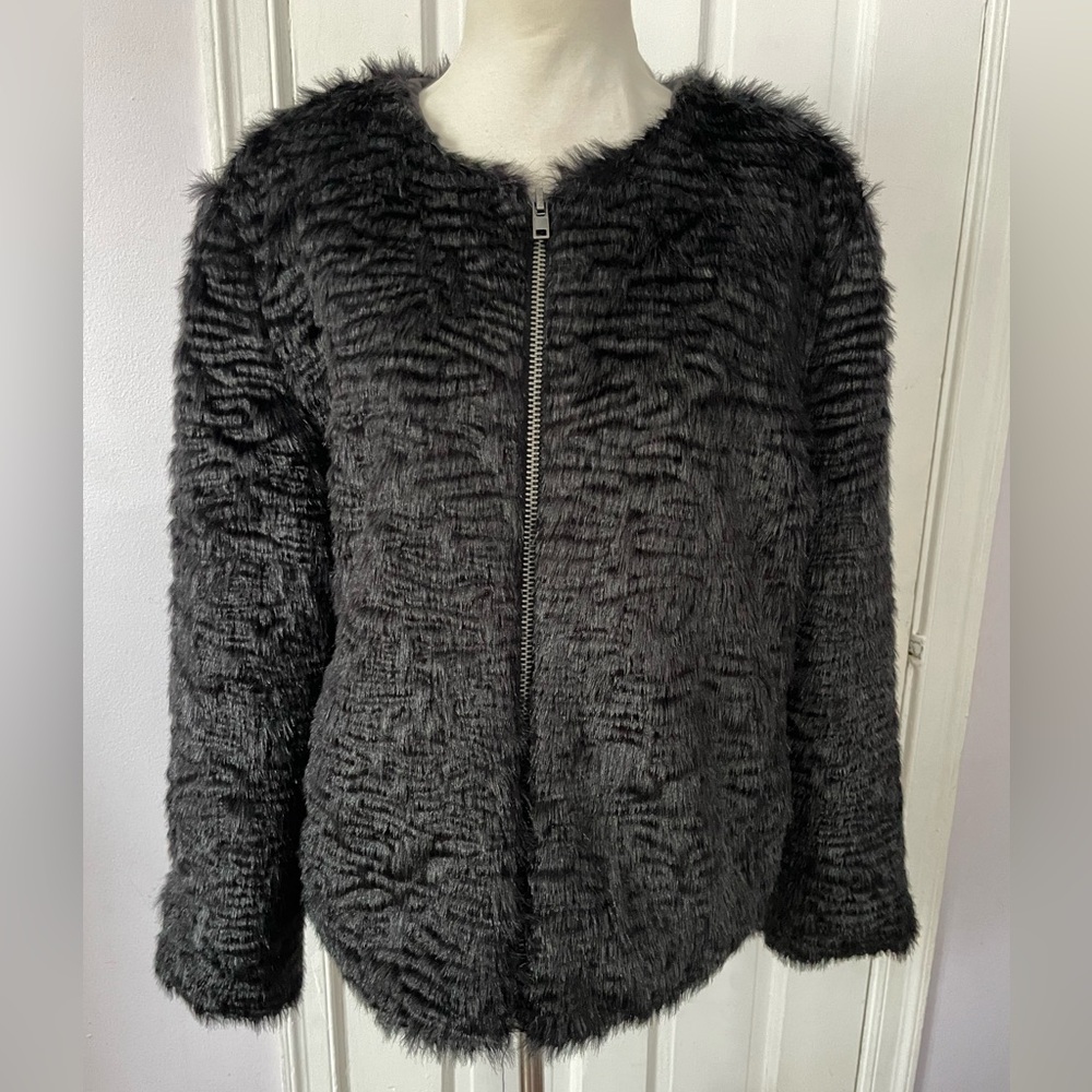 Cupcakes & Cashmere Black Soft Textured Faux Fur Zip Jacket, M/L
